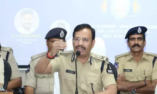 Sajjanar Reviews On-The-Spot FIR Drive With Senior Cops