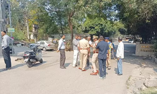 2 Barge Into Aptt. Flat, Snatch gold chain from 80-year-old woman