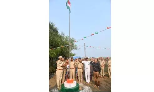 National Flag Unfurled on Hope Island off Kakinada National Flag Unfurled on Hope Island off Kakinada