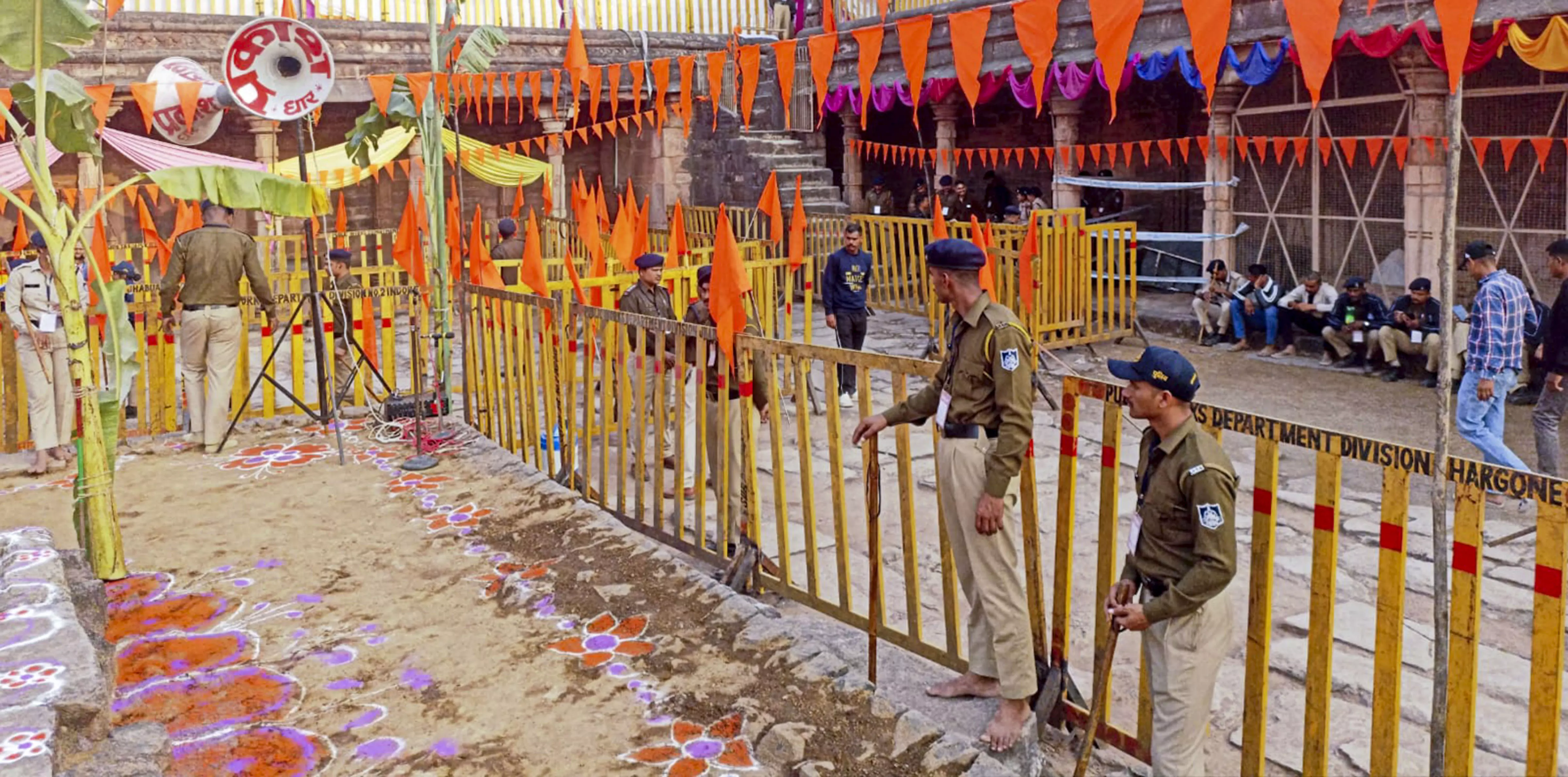 Basant Panchami Puja Begins at Bhojshala in Dhar Under Tight Security Basant Panchami Puja Begins at Bhojshala in Dhar Under Tight Security