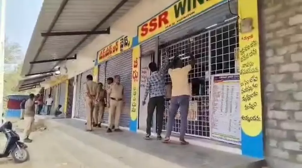 Wine Shops Break Rajagopal Reddy’s Rules, Open at 10 am With Police Help Wine Shops Break Rajagopal Reddy’s Rules, Open at 10 am With Police Help