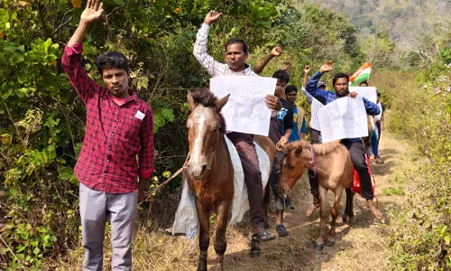Anakapalli Adivasis Ride Horses to Protest Lack of Road Connectivity Anakapalli Adivasis Ride Horses to Protest Lack of Road Connectivity