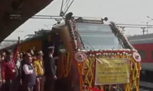 Malayalis Hails New Weekly Train to TVM Malayalis Hails New Weekly Train to TVM