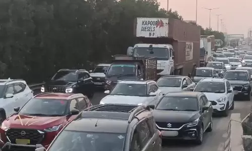 Traffic Snarls After Lorry Crash on NH Traffic Snarls After Lorry Crash on NH