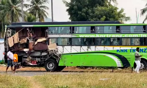 Three Killed, 15 Injured As Omnibus Rams Parked Vehicle Near Melur In Madurai Three Killed, 15 Injured As Omnibus Rams Parked Vehicle Near Melur In Madurai