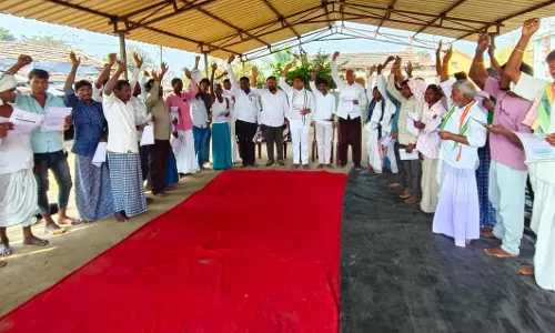 Congress Agitates Throughout Adilabad District For Restoration Of MGNREGS