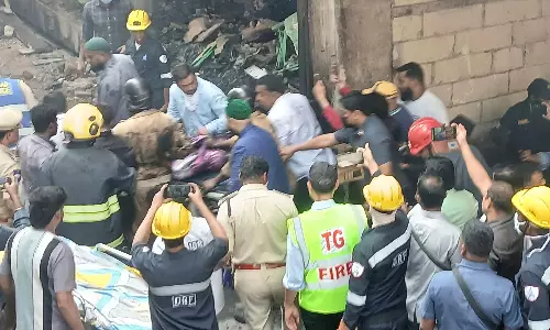Eight Firefighters Injured in Rescue Operation