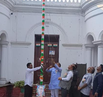 Sports Minister Escapes Flagpole Mishap