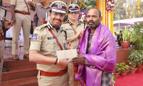 Sajjanar Felicitates Good Samaritan for Rescuing People during Nampally Fire Accident