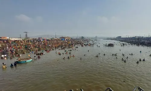 Chilkala Gutta’s Mystical Stream Attracts Devotees from Medaram