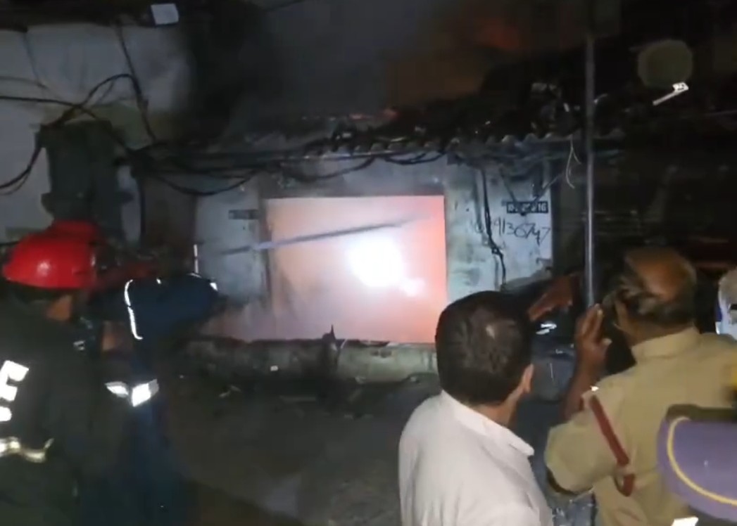 Five Cars Burned in Midnight Workshop Fire