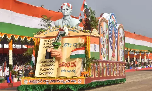 Colourful Tableaux Draw Cheers At R-Day Parade Colourful Tableaux Draw Cheers At R-Day Parade