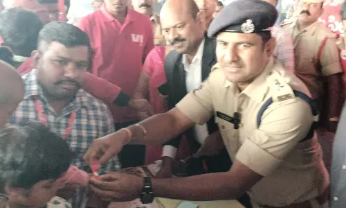 Cops Launch QR Wristbands To Keep Kids Safe at Jatara Cops Launch QR Wristbands To Keep Kids Safe at Jatara