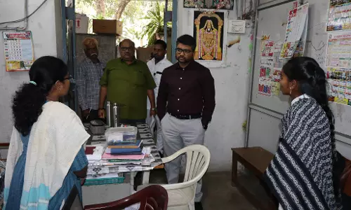 GMC Commissioner Mayur Warns Staff of Action for Late Reporting GMC Commissioner Mayur Warns Staff of Action for Late Reporting