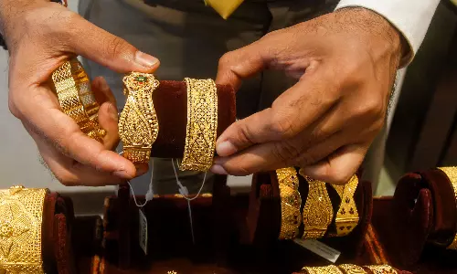 AP: Auto Driver Returns Passenger’s Suitcase with Gold