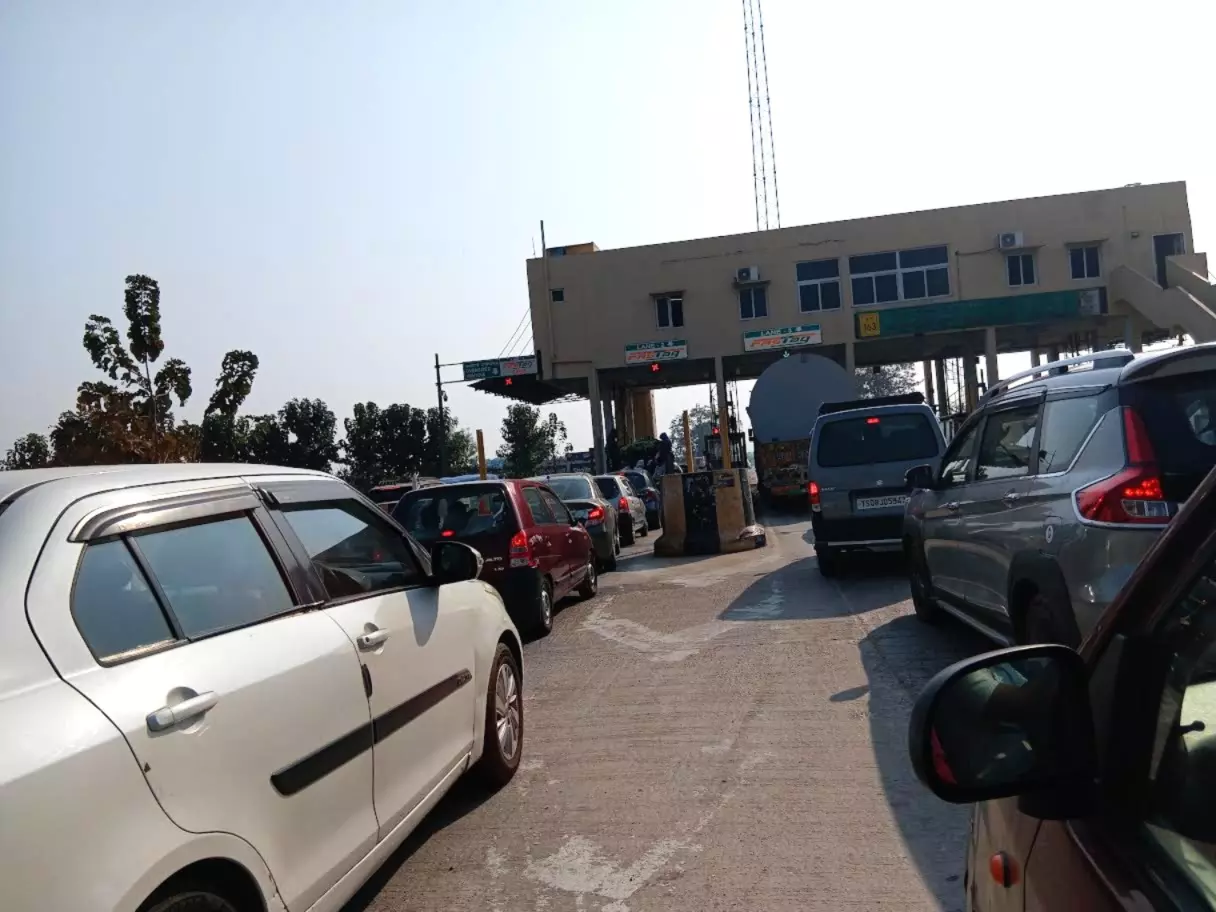 Medaram: Priests Flag Helicopter Rides Over Sacred Altars, Chilakala Gutta Medaram: Priests Flag Helicopter Rides Over Sacred Altars, Chilakala Gutta