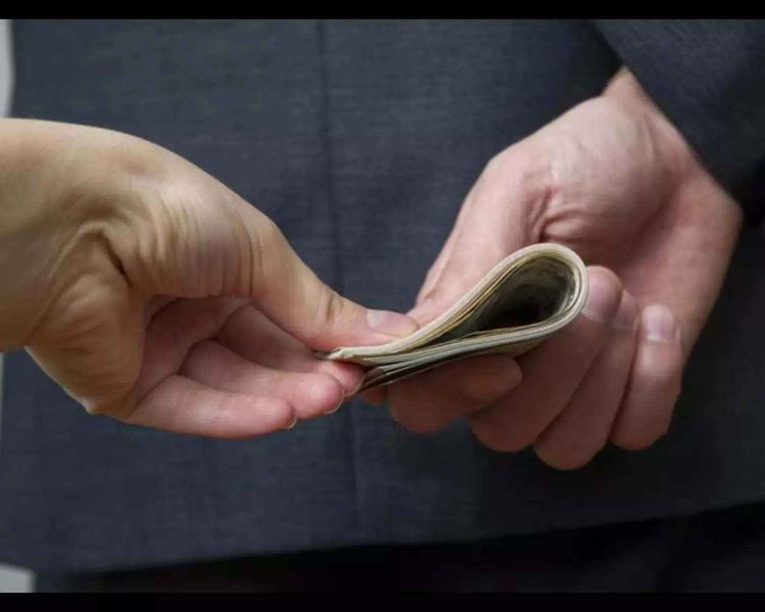 ACB Traps VRA Taking Bribe In Hindupur ACB Traps VRA Taking Bribe In Hindupur