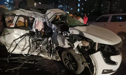 Car Rams into Pillar at Medipally, 2 Engineering Students Killed