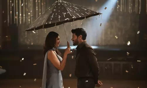 Viral Photo of Dulquer Salmaan, Mrunal Thakur Sparks Sita Ramam Sequel Rumors Viral Photo of Dulquer Salmaan, Mrunal Thakur Sparks Sita Ramam Sequel Rumors