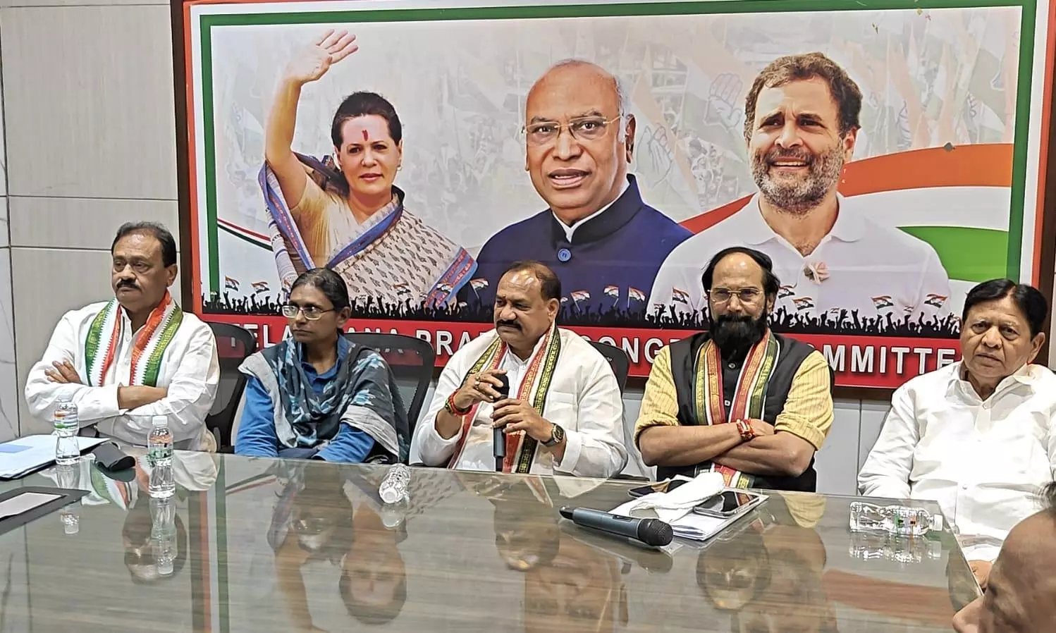 Congress Holds Confidential Meetings on Municipal Elections