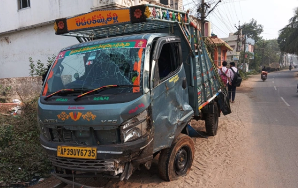 17 Injured in Road Accident Near Pendur