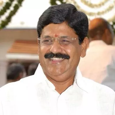 Minister Launches Free Mobile Eye Surgery Services at Somasila Minister Launches Free Mobile Eye Surgery Services at Somasila