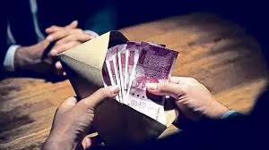 Inspector Caught Red-handed With Rs 4 lakh Cash In Bengaluru By Lokayukta Inspector Caught Red-handed With Rs 4 lakh Cash In Bengaluru By Lokayukta