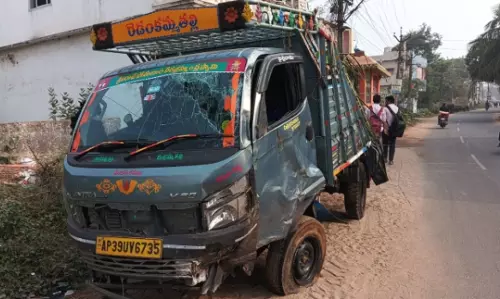 17 Injured in Road Accident Near Pendur in NTR Krishna District