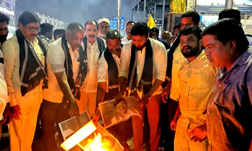 Violence in Guntur Over Ambati Remarks Against Chief Minister Violence in Guntur Over Ambati Remarks Against Chief Minister