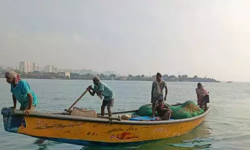 Nine Fishermen Released By Bangladesh To Reach Vizag Nine Fishermen Released By Bangladesh To Reach Vizag