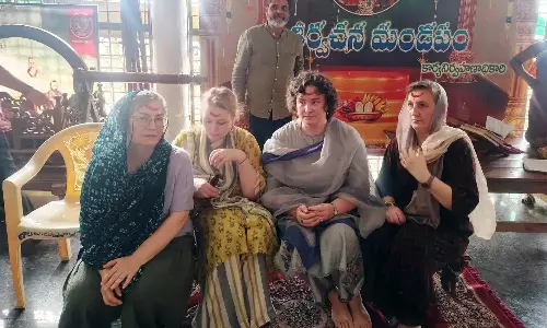 Pawan Kalyan’s Wife Anna Lezhneva Visits Bhadrakali Temple