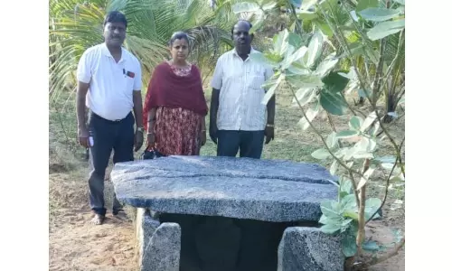 Hero Stone of Vijayanagar Era Found at Ambur