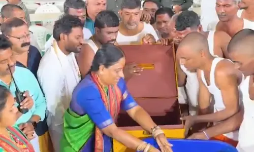 Over ₹6.04 Cr Counted In Two Days From Medaram Jatara Hundis Over ₹6.04 Cr Counted In Two Days From Medaram Jatara Hundis