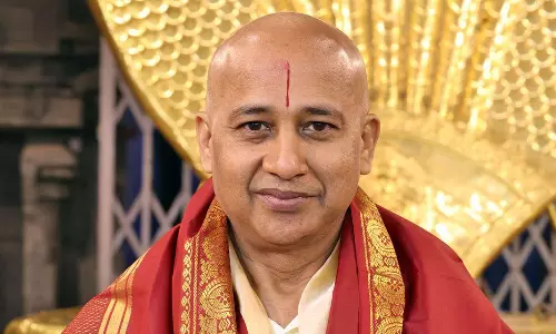 TTD EO Reviews Pilgrim Facilities, Dines With Devotees