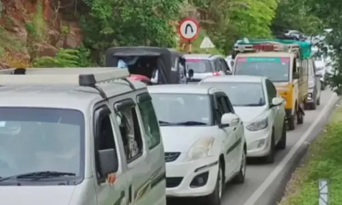 Traffic Gridlock Grips Srisailam Amid Maha Shivaratri Rush Traffic Gridlock Grips Srisailam Amid Maha Shivaratri Rush