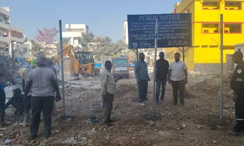 HYDRAA Evicts Encroachers From Narsingi Park