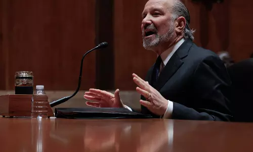 US Commerce Chief Admits Epstein Island Lunch but Denies Closer Ties