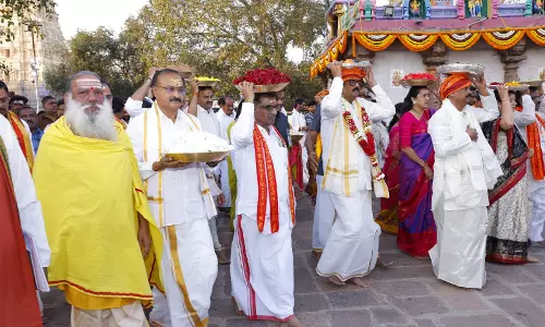 Minister Presents Silk Robes to Deities at Srisailam