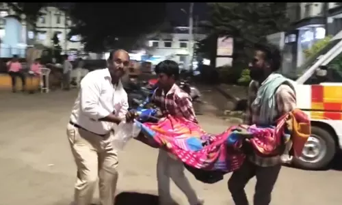 Warangal: Family Carries Body After Stretcher Denied at MGM Hospital