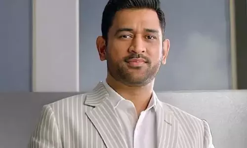 HC Asks Dhoni To Pay Rs 10 Lakh HC Asks Dhoni To Pay Rs 10 Lakh