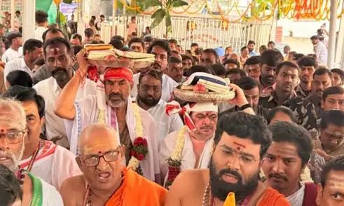 Maha Shivaratri: Ponnam Offers Pattu Vastrams to Lord Bhimeshwara Swamy