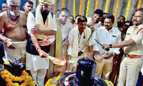 Uttam Pushes for Mellacheruvu-Hyderabad Rail Link to Boost Industry, Pilgrimage