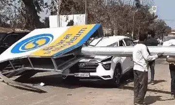 UP Samajwadi Party Leader Killed as High-Mast Pole Falls on His Vehicle