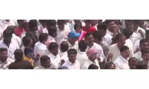 Tense Situation Prevails in Thorrur as BRS, Congress Raise Slogans Tense Situation Prevails in Thorrur as BRS, Congress Raise Slogans