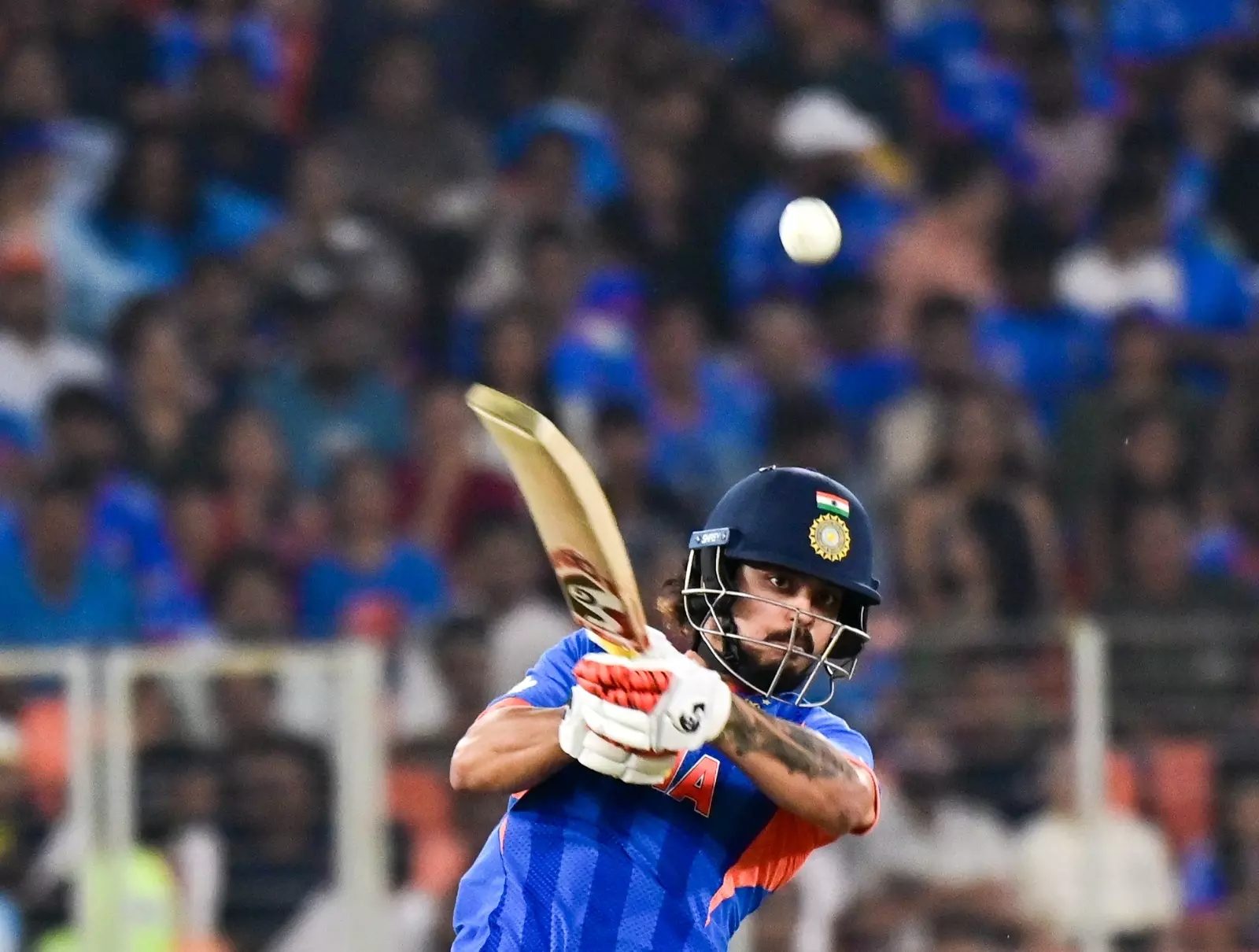 Dube Dismisses de Leede (33); NED 112/5 vs IND Dube Dismisses de Leede (33); NED 112/5 vs IND