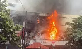 Kerala: Massive Fire Breaks Out at Textile Showroom in Kozhikode