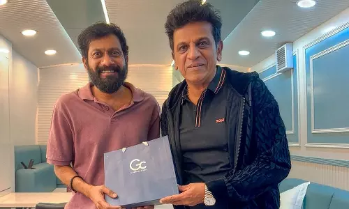 Ram Charan’s ‘PEDDI’: Directors Birthday Celebrated on Set Ram Charan’s ‘PEDDI’: Directors Birthday Celebrated on Set