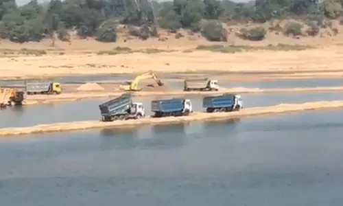 Vigilance Officials Raid Illegal Sand Miner Vigilance Officials Raid Illegal Sand Miner