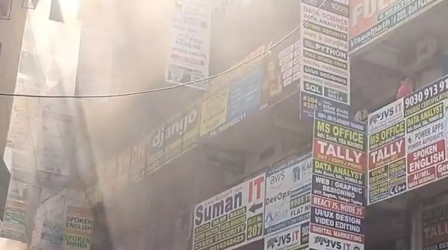 Fire Breaks Out in Maitrivanam Complex in Ameerpet, Students Trapped Fire Breaks Out in Maitrivanam Complex in Ameerpet, Students Trapped
