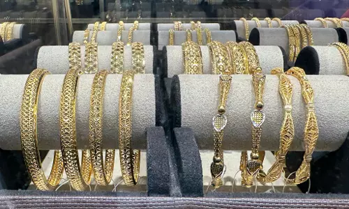 Women Shift to Low-carat Gold or Silver Jewellery Women Shift to Low-carat Gold or Silver Jewellery